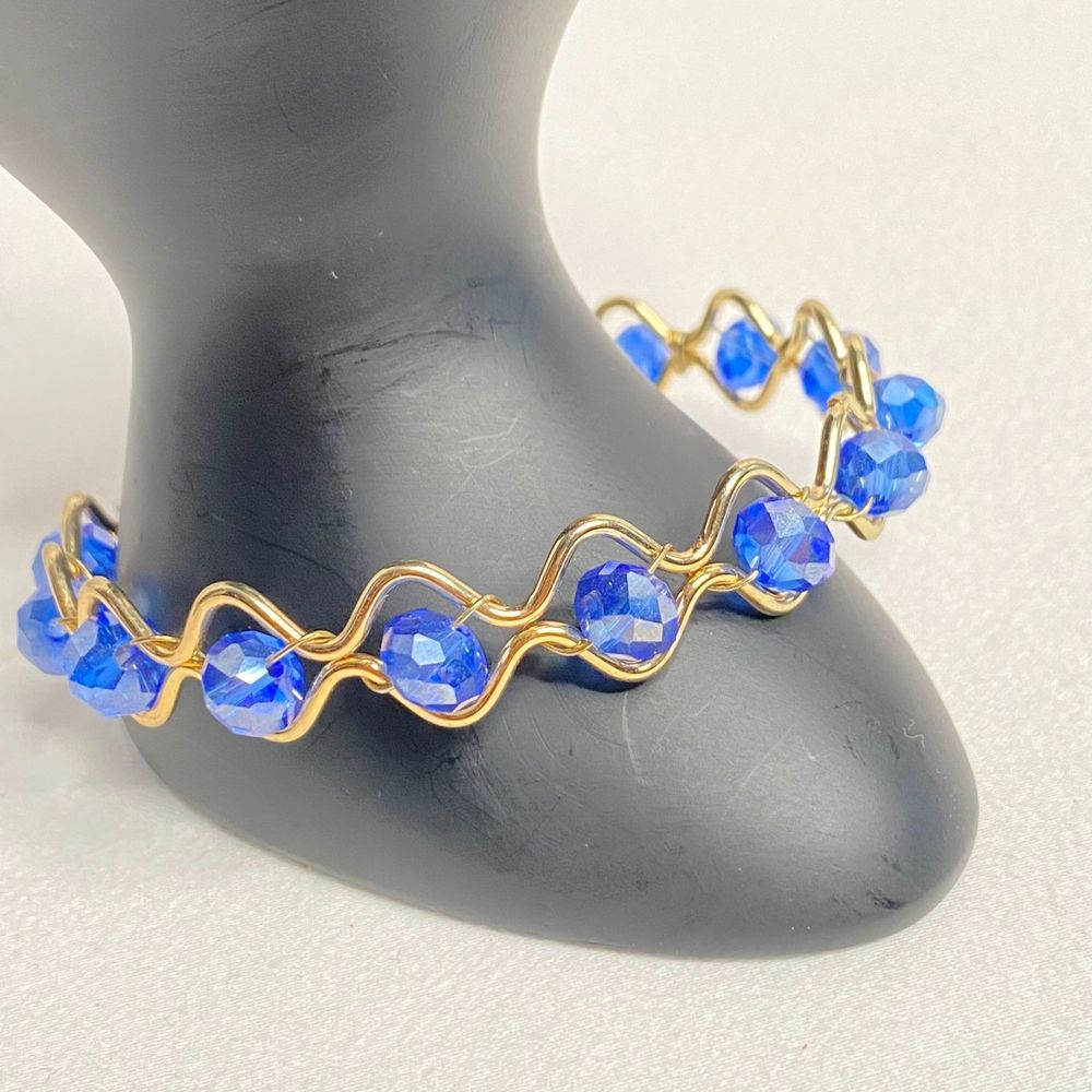 💎Bangle Bracelet Gold Tone Wire Encasing True Blue Faceted Rhinrstones